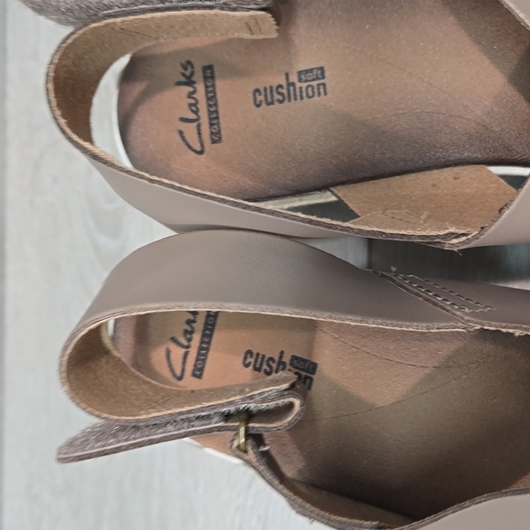 Clarks Collection Cushion Soft Women's Tan Wedge Leather Sandals Shoes Sz 8.5 - Picture 4 of 13